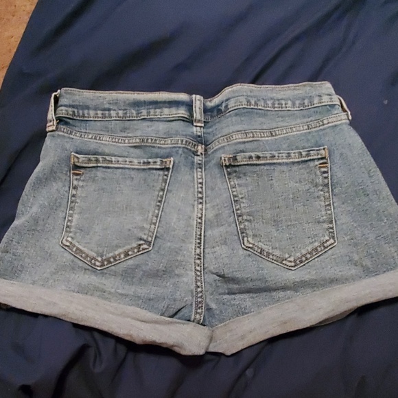 Shorts - Picture 4 of 4